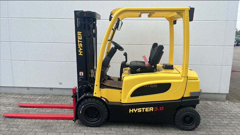 Hyster J 3.0 XN Elektro 4 Rad-Stapler agravis-stapler.de