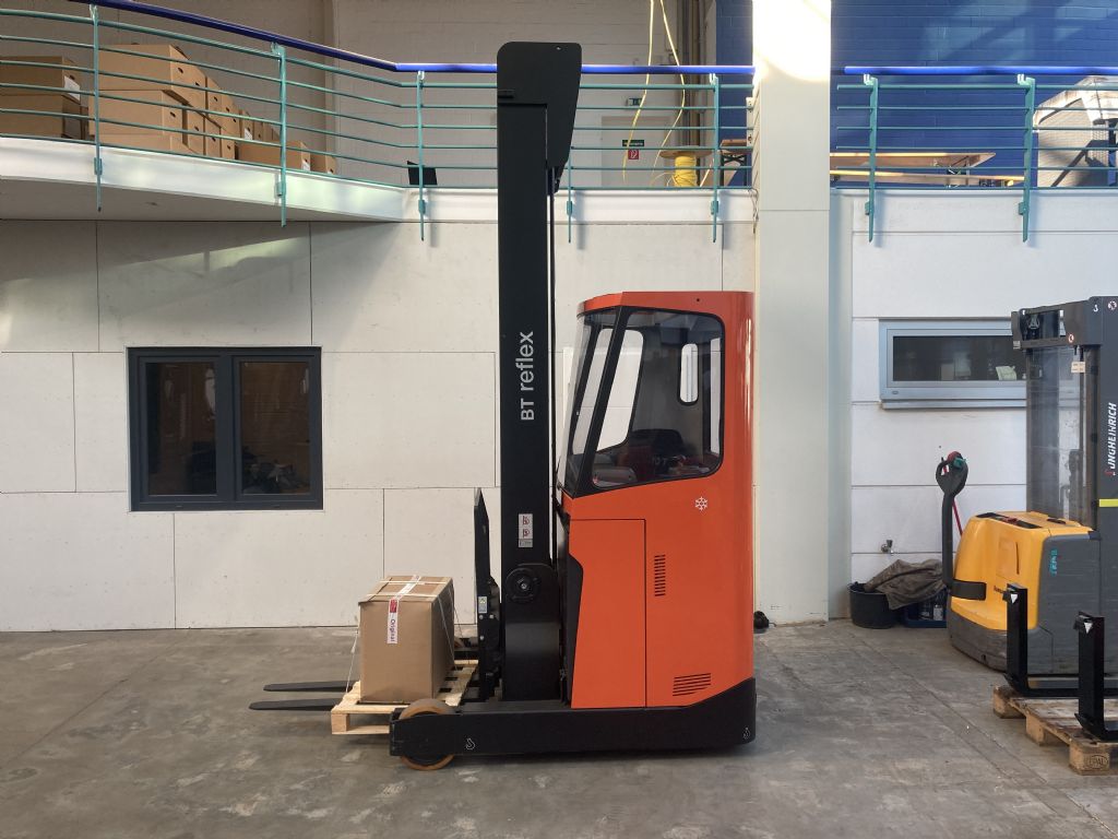 Toyota-RRE 140 ACC / berholt / Kabine -Reach Truck-www.forkliftcenter-bremen.de