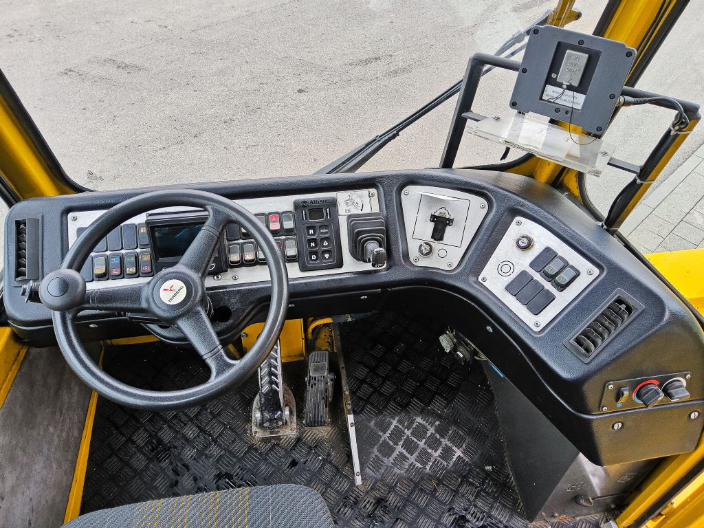 Terex 33 19 Titan кабина внутри