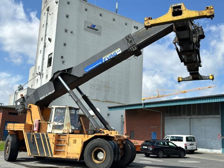 Valmet-Kalmar RSD4118-4TL-Vollcontainer Reachstacker