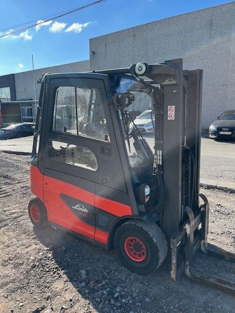 Linde E25-01 Electric 4-wheel forklift www.ihgroup.be