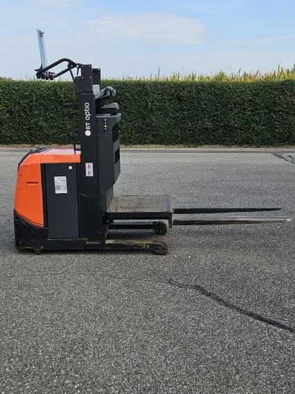 Toyota BT OSE 100W Niederhubkommissionierer loeffler-gabelstapler.de