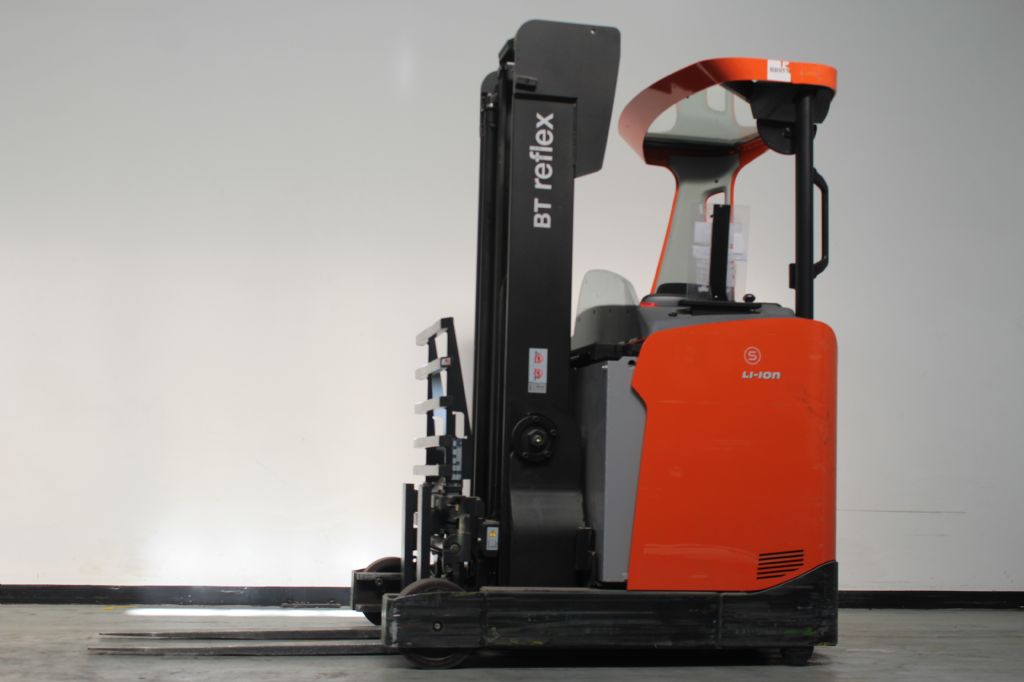 Toyota RRE140H Schubmaststapler loeffler-gabelstapler.de