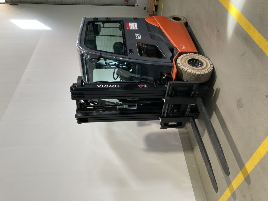 Toyota 8FBMT25 Elektro 4 Rad-Stapler loeffler-gabelstapler.de