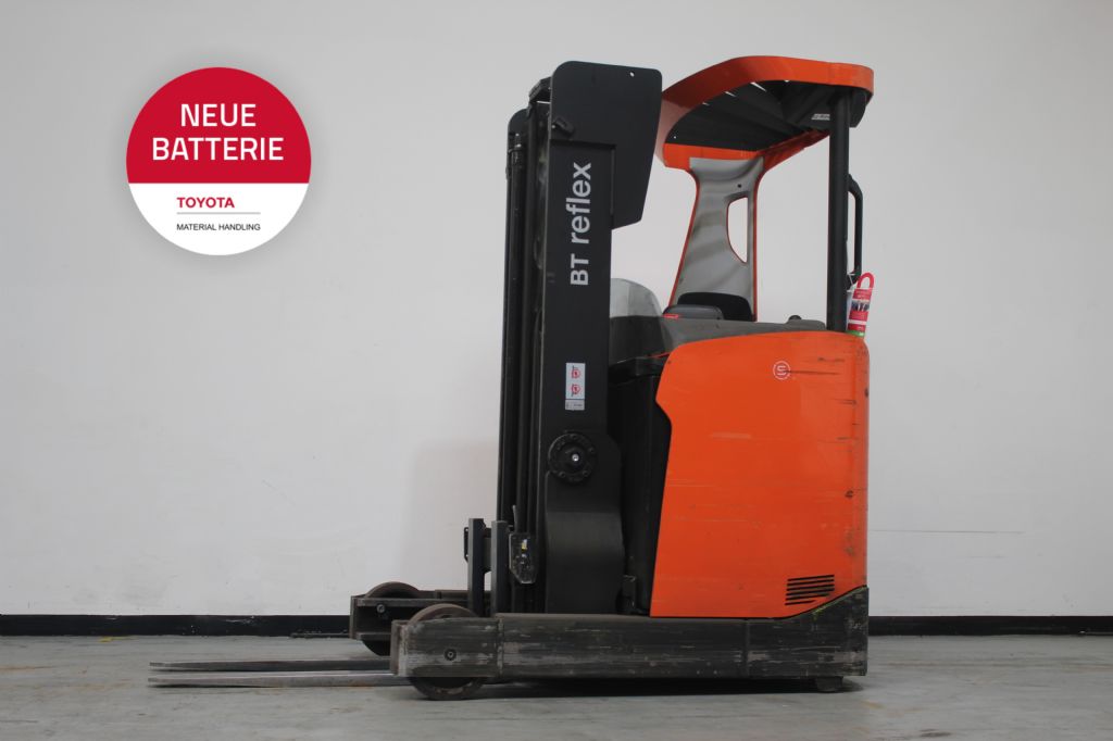 Toyota RRE140H Schubmaststapler loeffler-gabelstapler.de